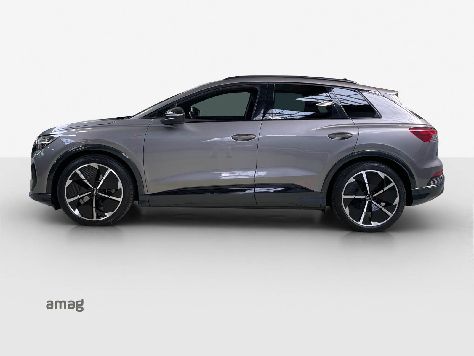 AUDI Q4 e-tron 45 quattro-showroom-element-2