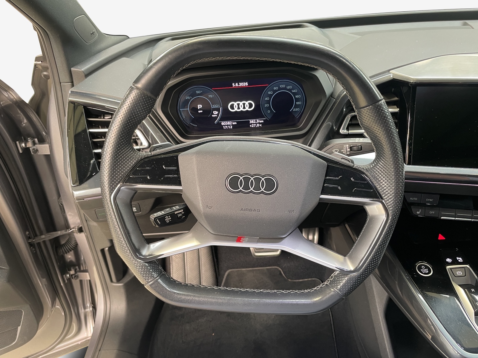AUDI Q4 e-tron 45 quattro-image-10