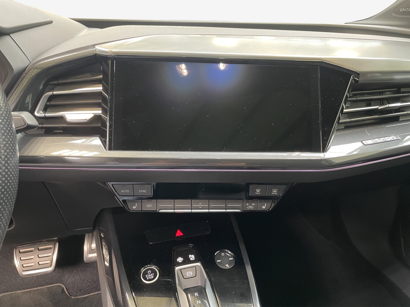 AUDI Q4 e-tron 45 quattro-image-11