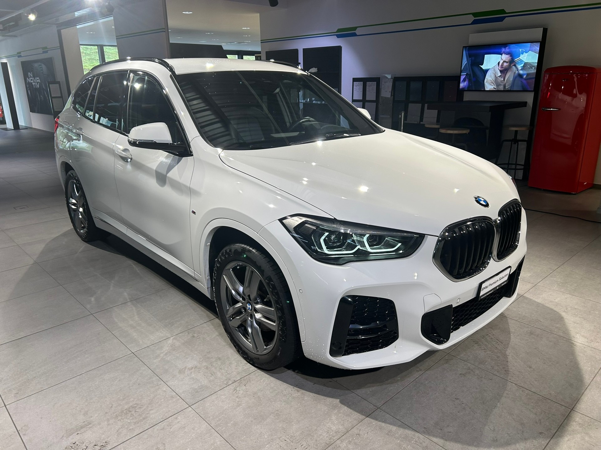 BMW X1 sDrive 18i Steptronic M Sport DSK-showroom-element-3