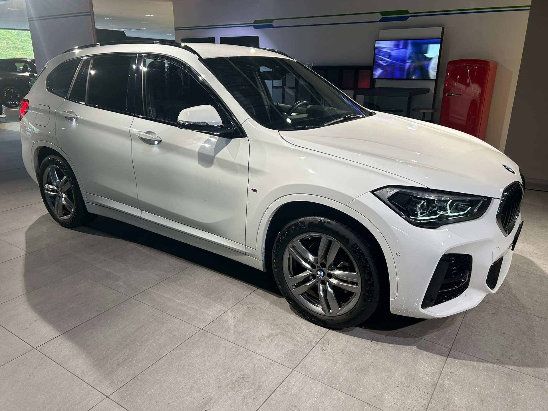 BMW X1 sDrive 18i Steptronic M Sport DSK-showroom-element-2