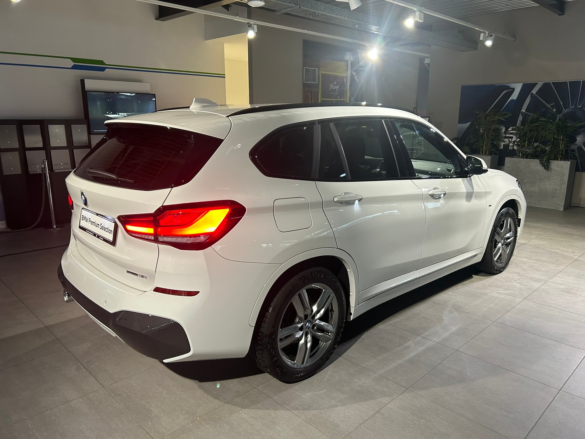 BMW X1 sDrive 18i Steptronic M Sport DSK-image-9