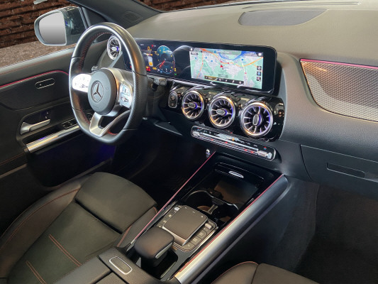 MERCEDES-BENZ GLA 200 AMG Line-image-13
