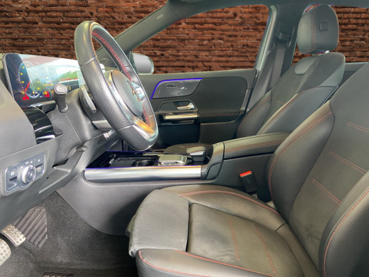 MERCEDES-BENZ GLA 200 AMG Line-image-9