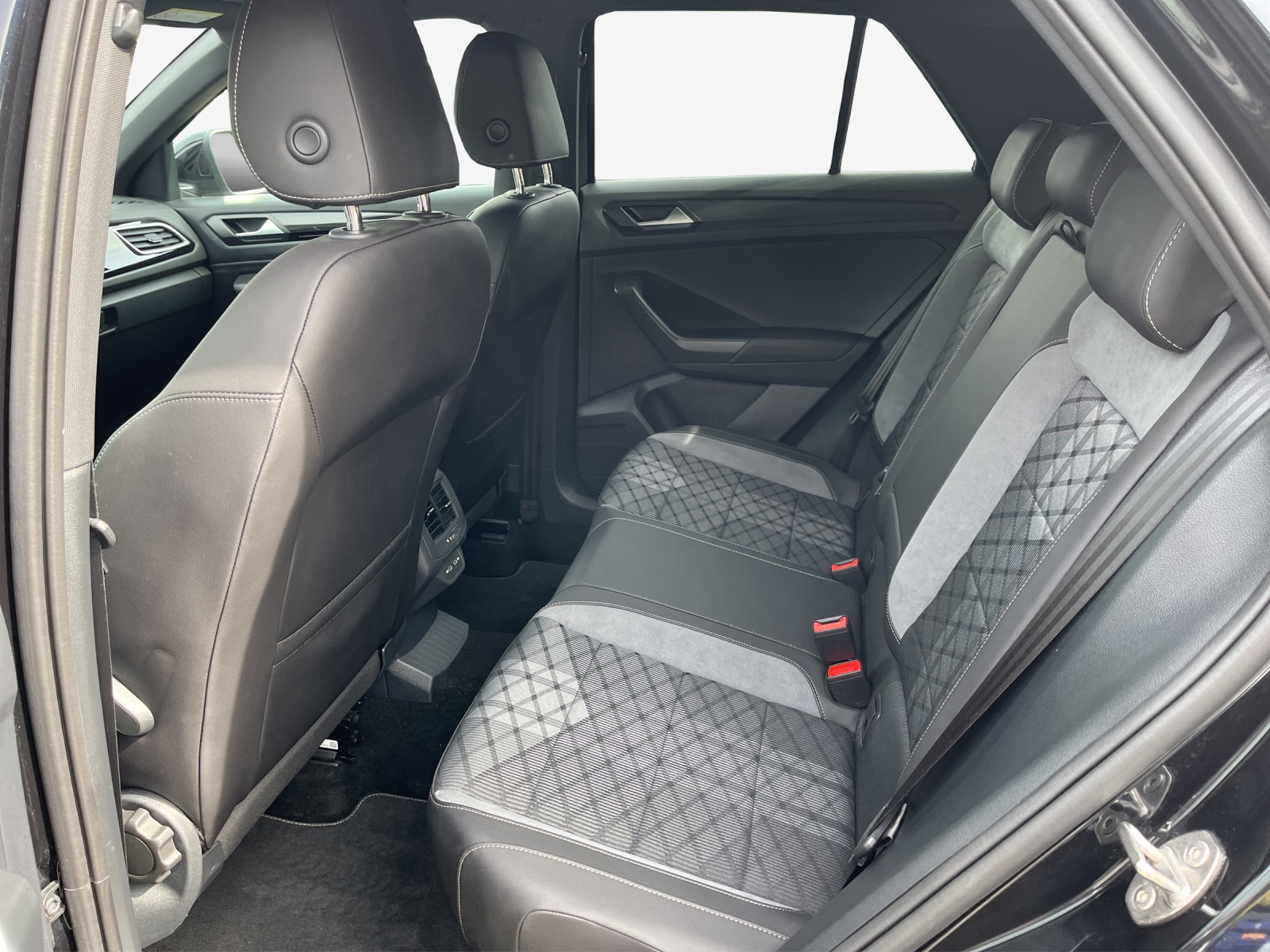 VW T-Roc 2.0 TSI R-Line DSG 4Motion-image-11