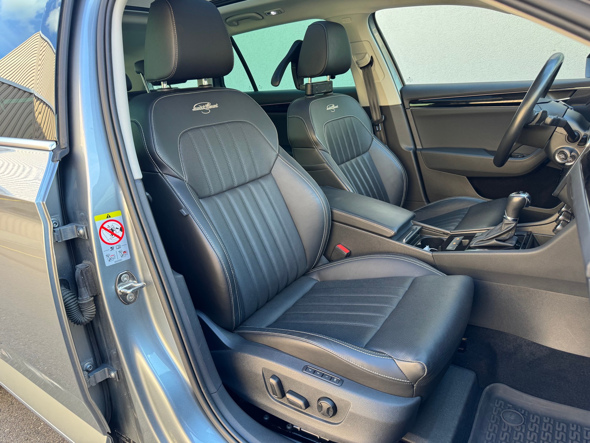 SKODA Superb 1.4 TSI L&K PHEV DSG*Anhängerkupplung*Panoramadach*-image-8