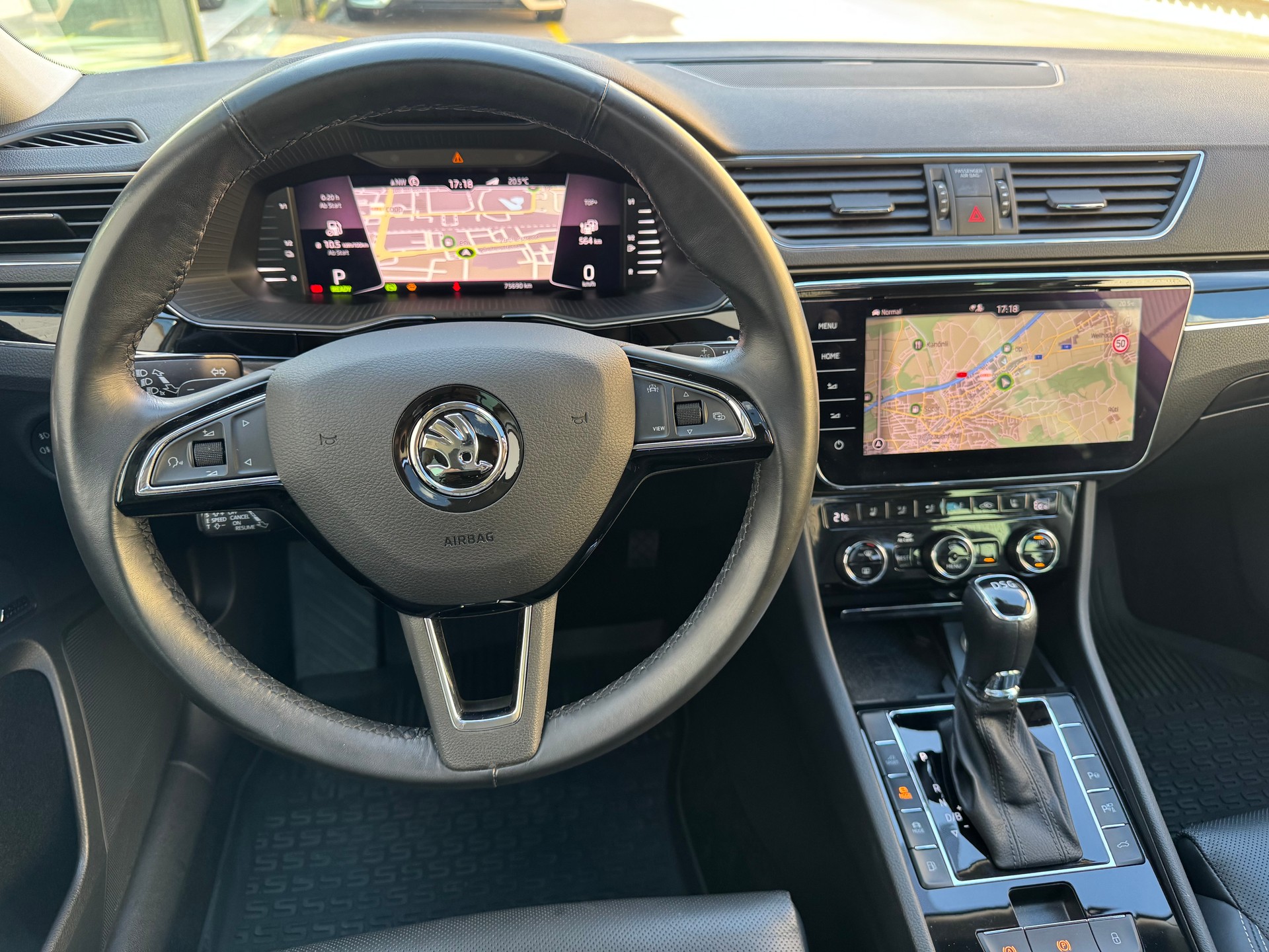 SKODA Superb 1.4 TSI L&K PHEV DSG*Anhängerkupplung*Panoramadach*-image-10