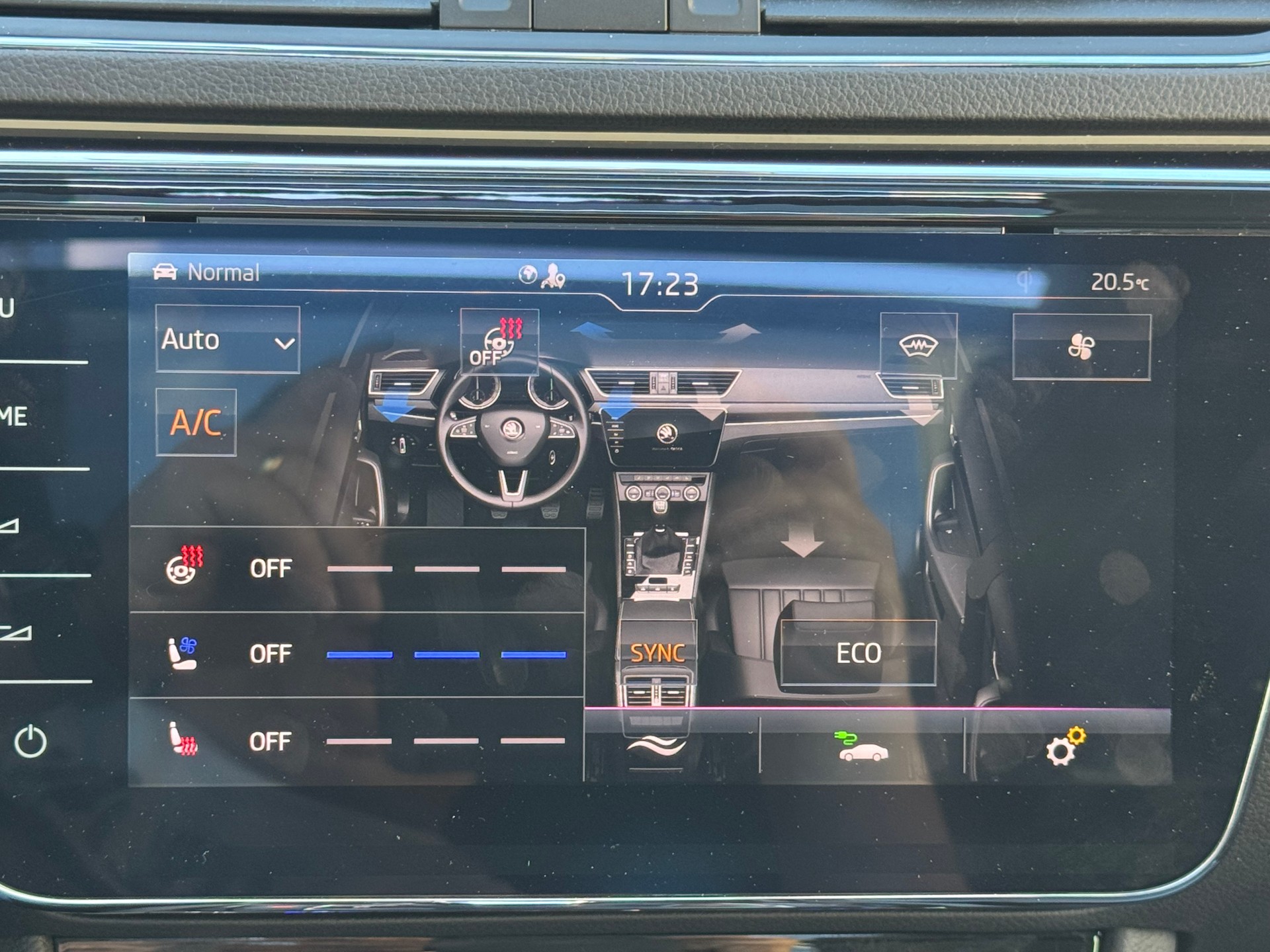 SKODA Superb 1.4 TSI L&K PHEV DSG*Anhängerkupplung*Panoramadach*-image-13