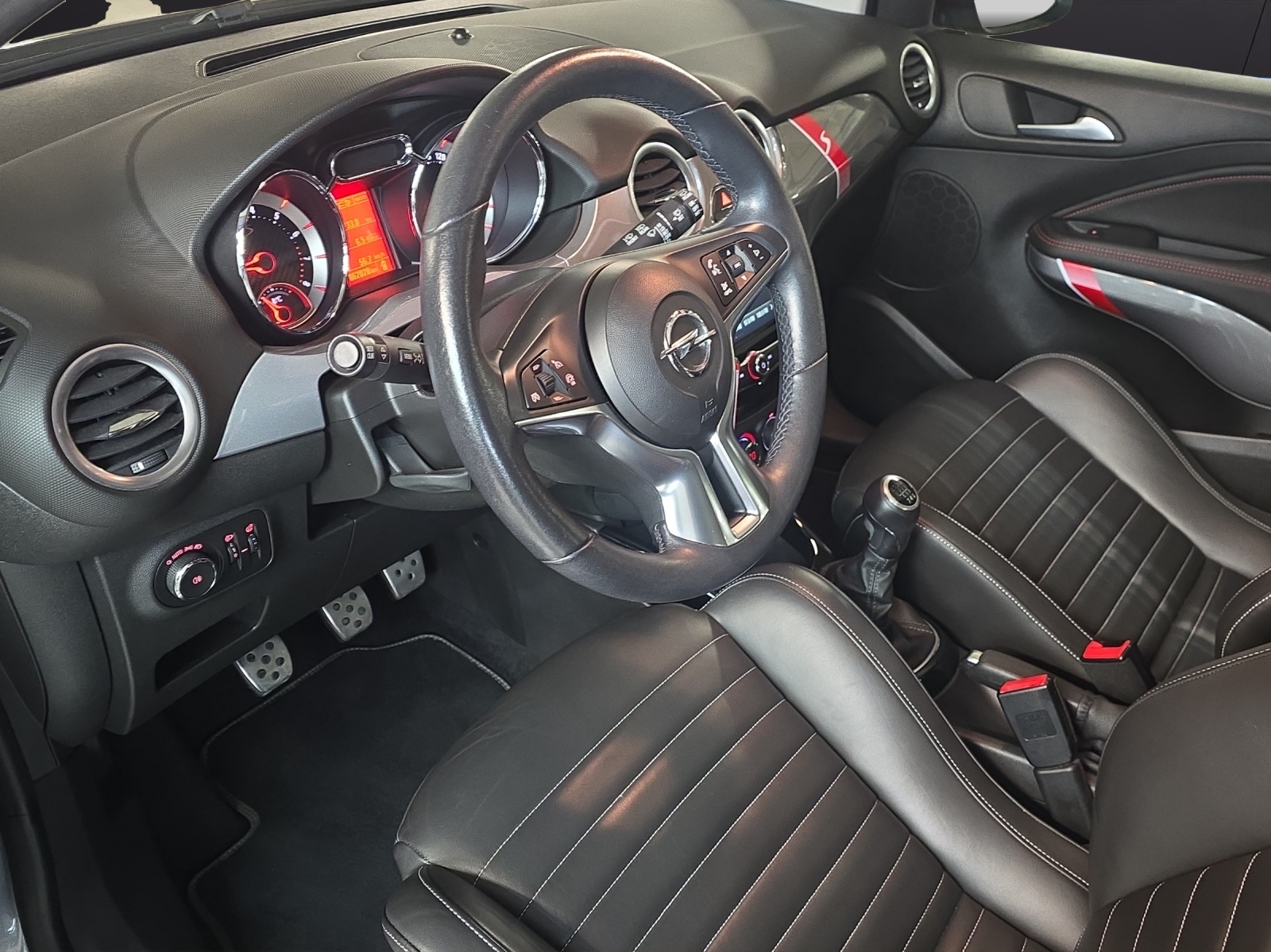 OPEL Adam 1.4 Turbo ROCKS S-image-9