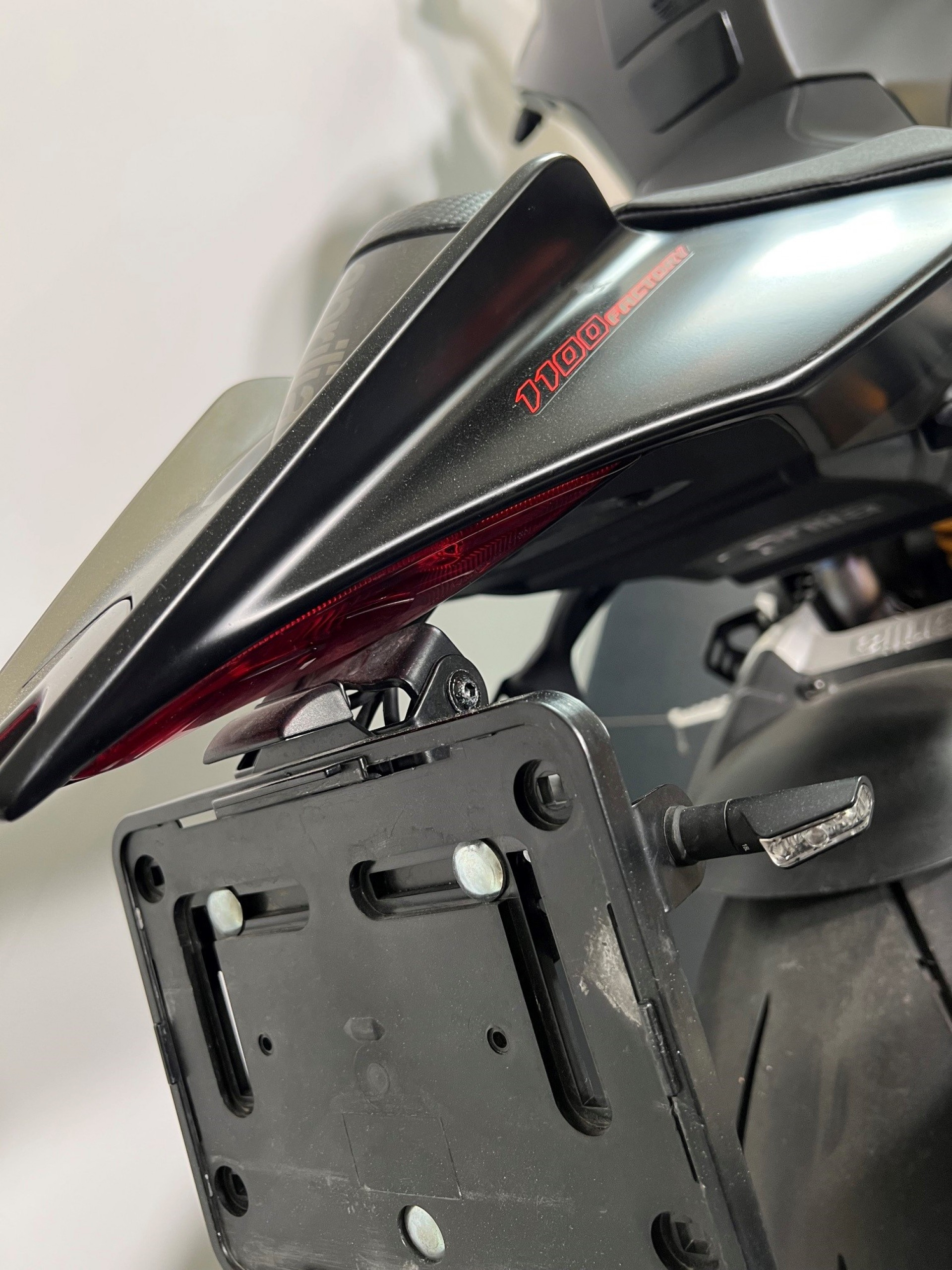 APRILIA RSV4 1100 RF-image-4