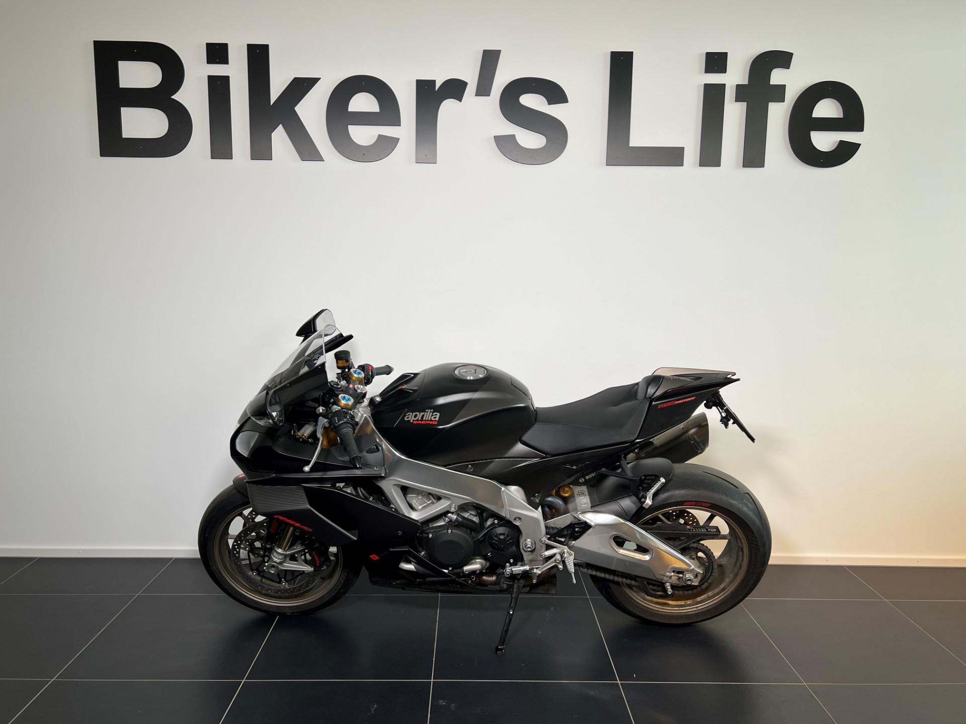 APRILIA RSV4 1100 RF-image-1