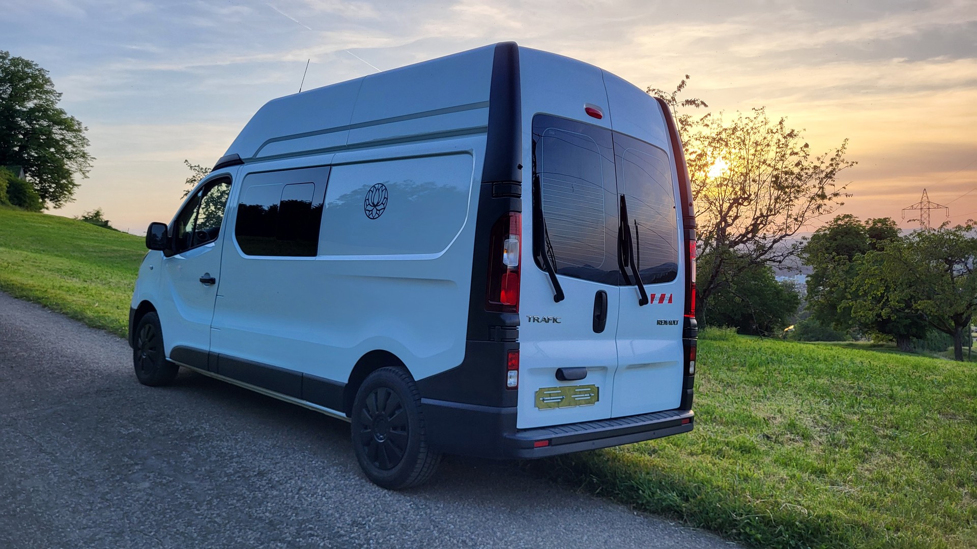 RENAULT TRAFIC-image-2