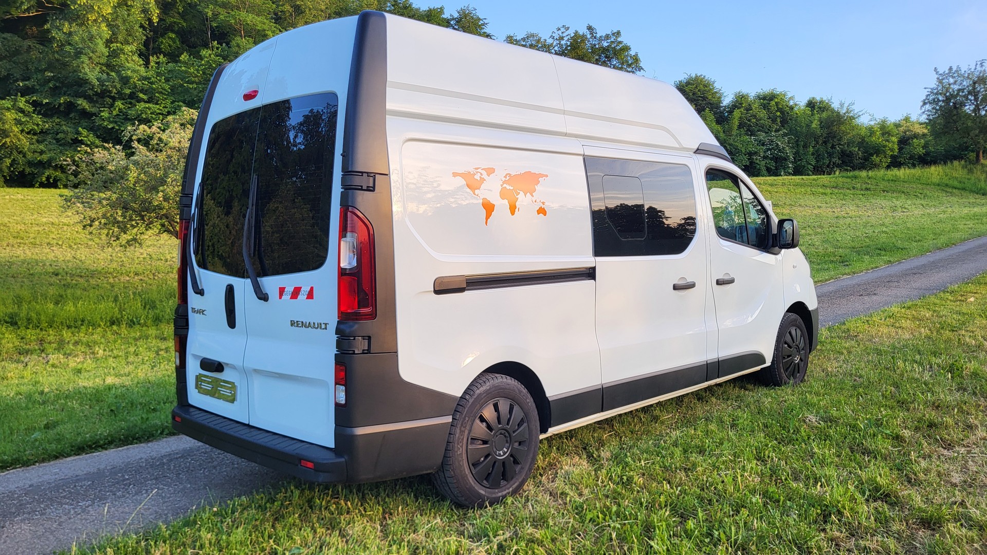 RENAULT TRAFIC-image-3