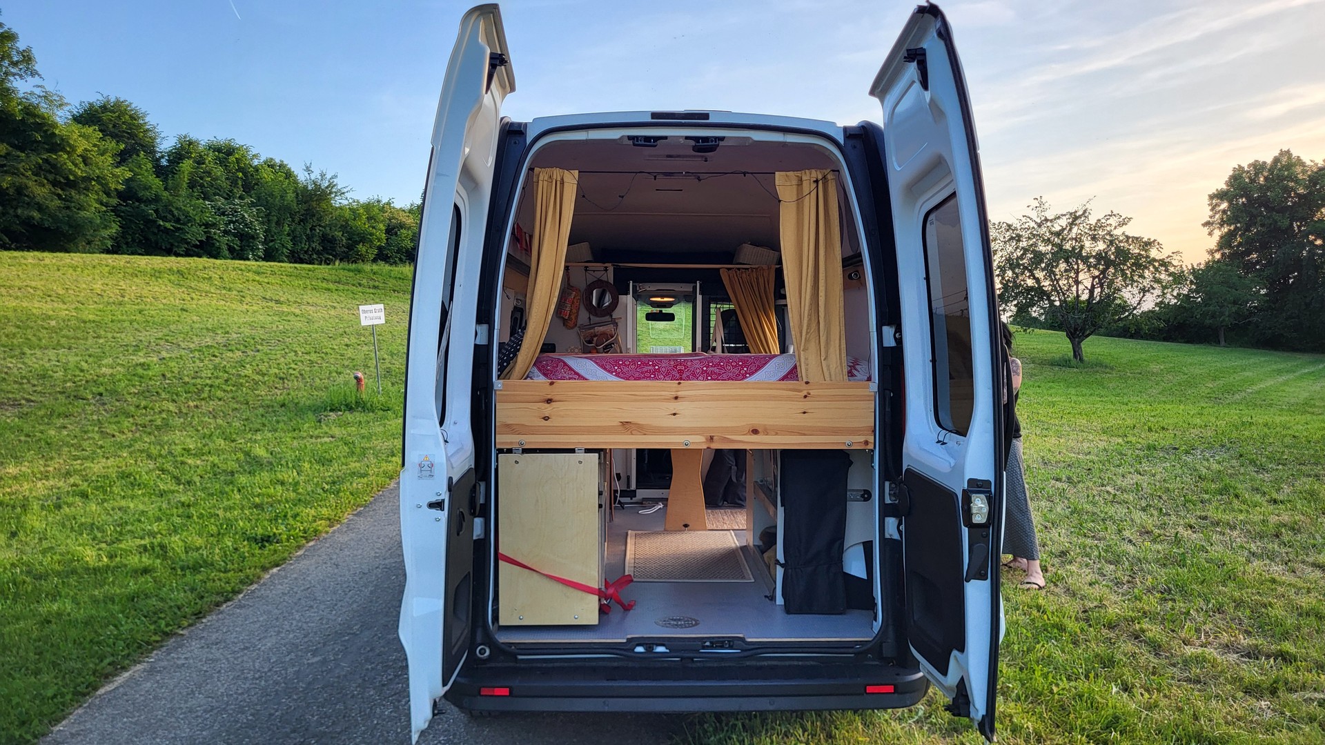 RENAULT TRAFIC-image-7