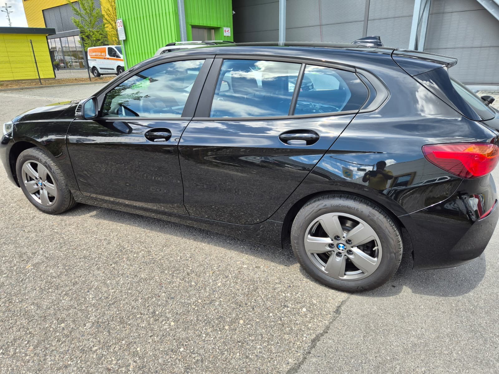 BMW 118i Essential Edition Steptronic-image-4