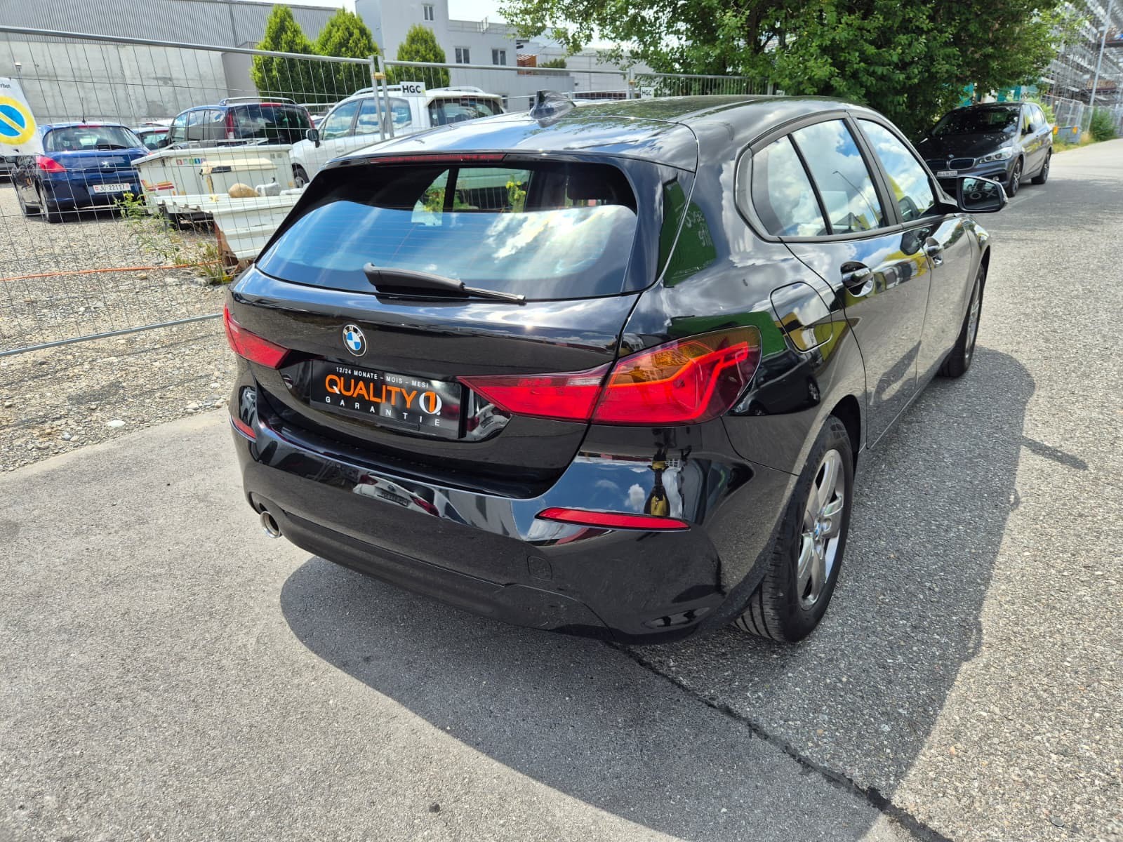 BMW 118i Essential Edition Steptronic-image-5