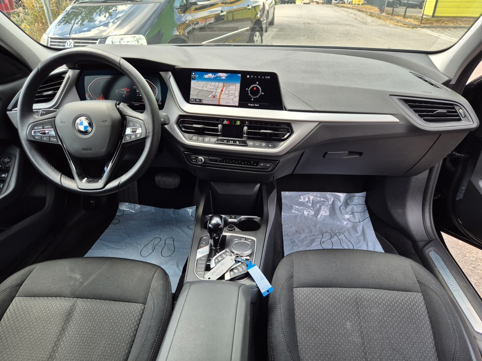 BMW 118i Essential Edition Steptronic-image-9