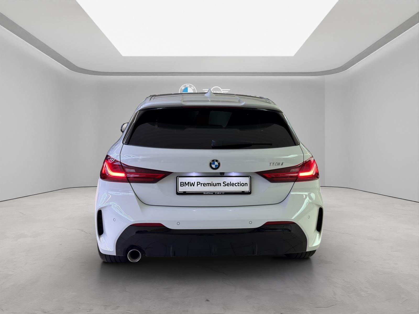 BMW 118i M-SportPaket-showroom-element-3
