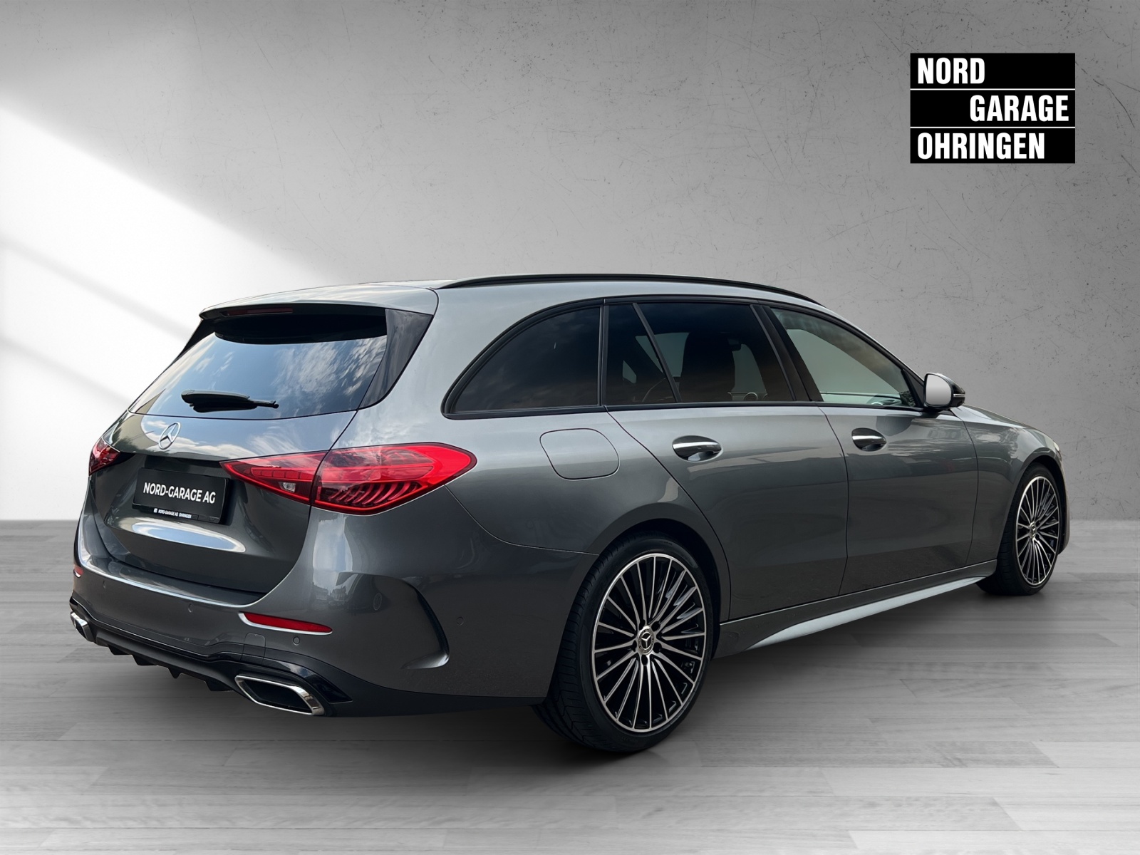MERCEDES-BENZ C 300 d T AMG Line-image-4