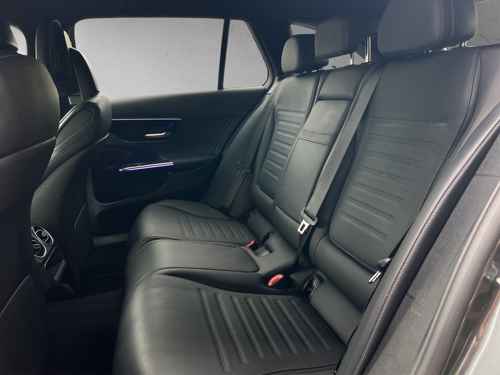 MERCEDES-BENZ C 300 d T AMG Line-image-14