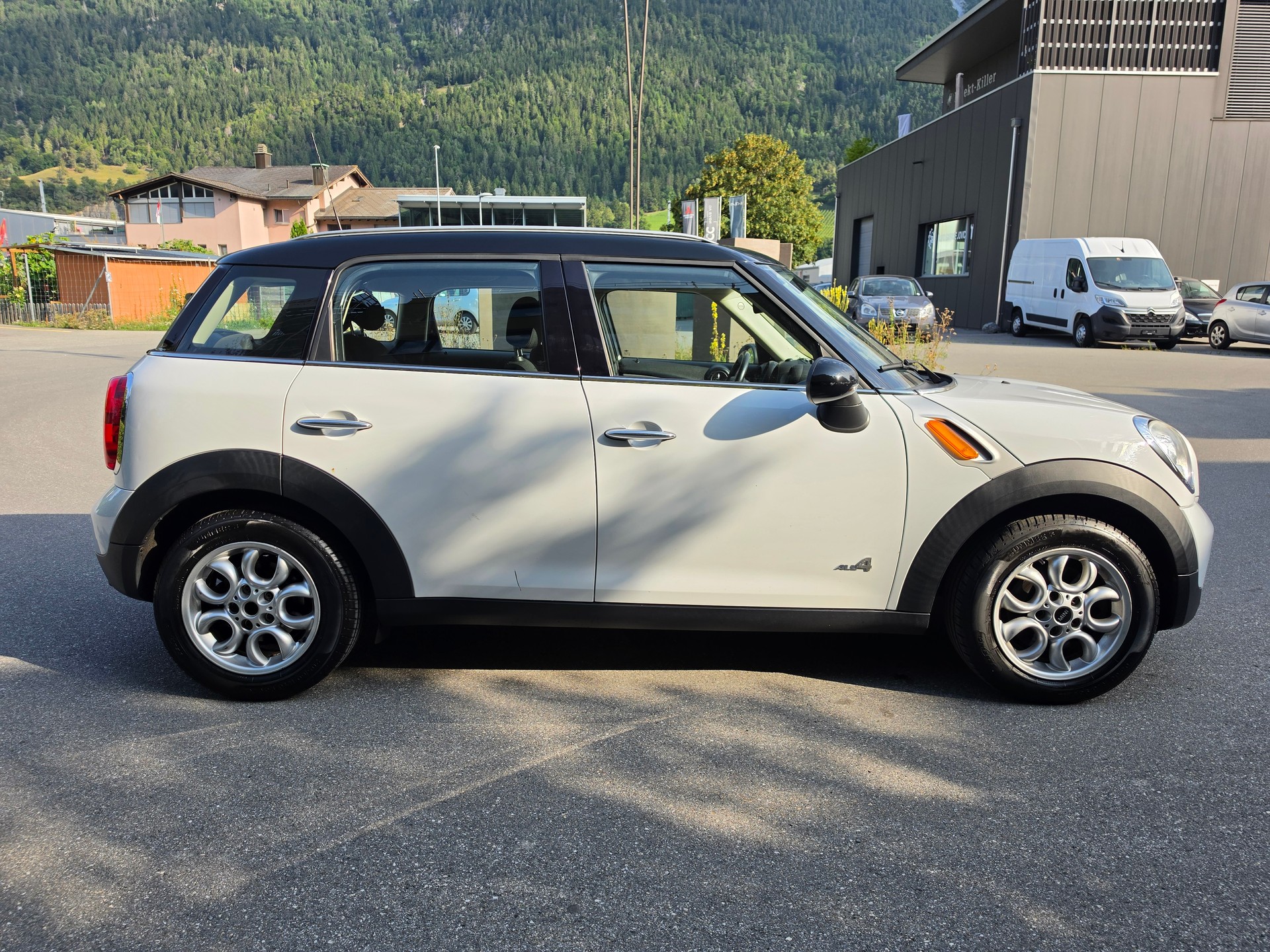 MINI Countryman Cooper D ALL4-image-5
