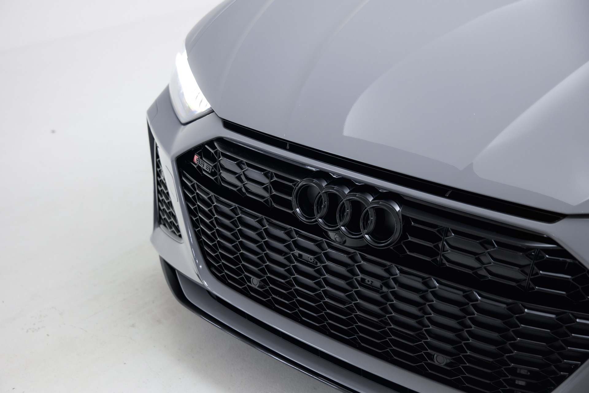 AUDI RS6 Avant 4.0 TFSI V8 quattro-image-12
