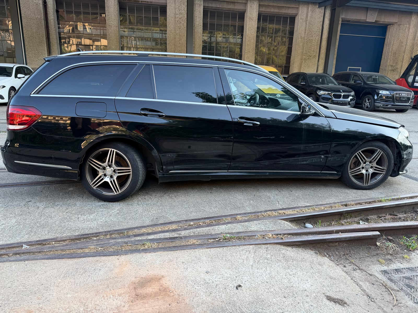 MERCEDES-BENZ E 200 BlueTEC Avantgarde 7G-Tronic-showroom-element-3