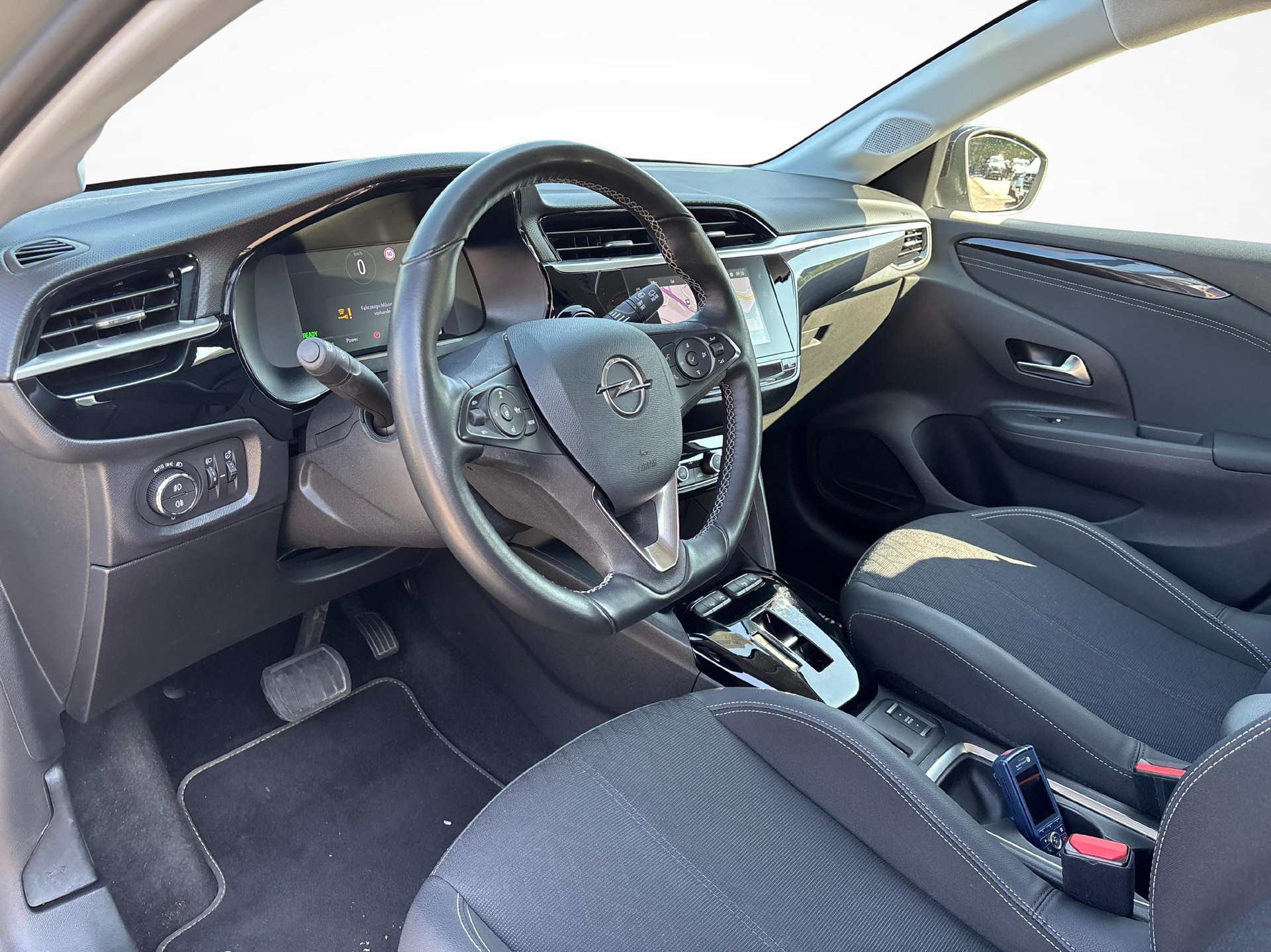 OPEL Corsa-e Elegance-showroom-element-2