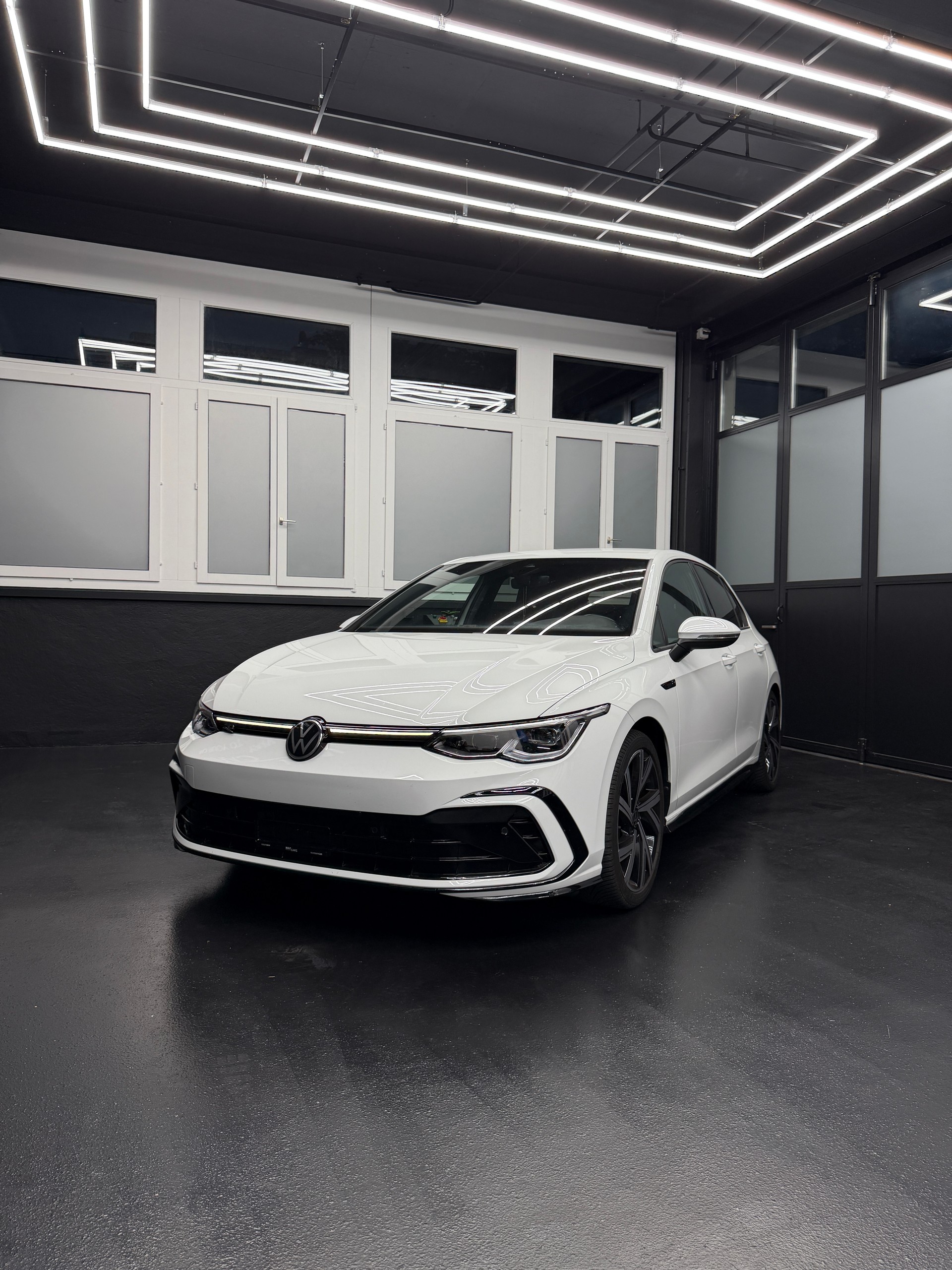 VW Golf 1.5 eTSI mHEV ACT R-Line DSG-image-2