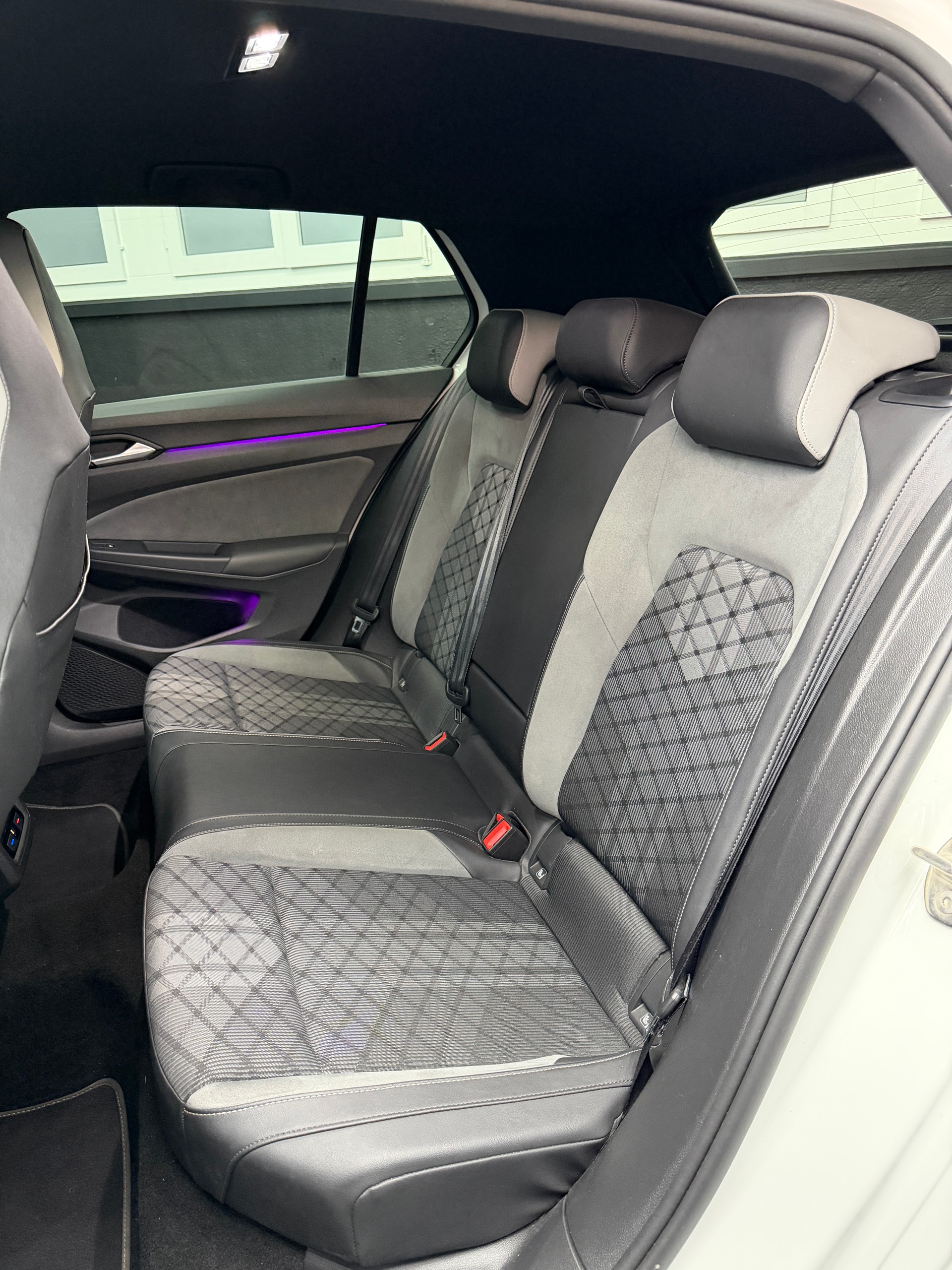 VW Golf 1.5 eTSI mHEV ACT R-Line DSG-image-13