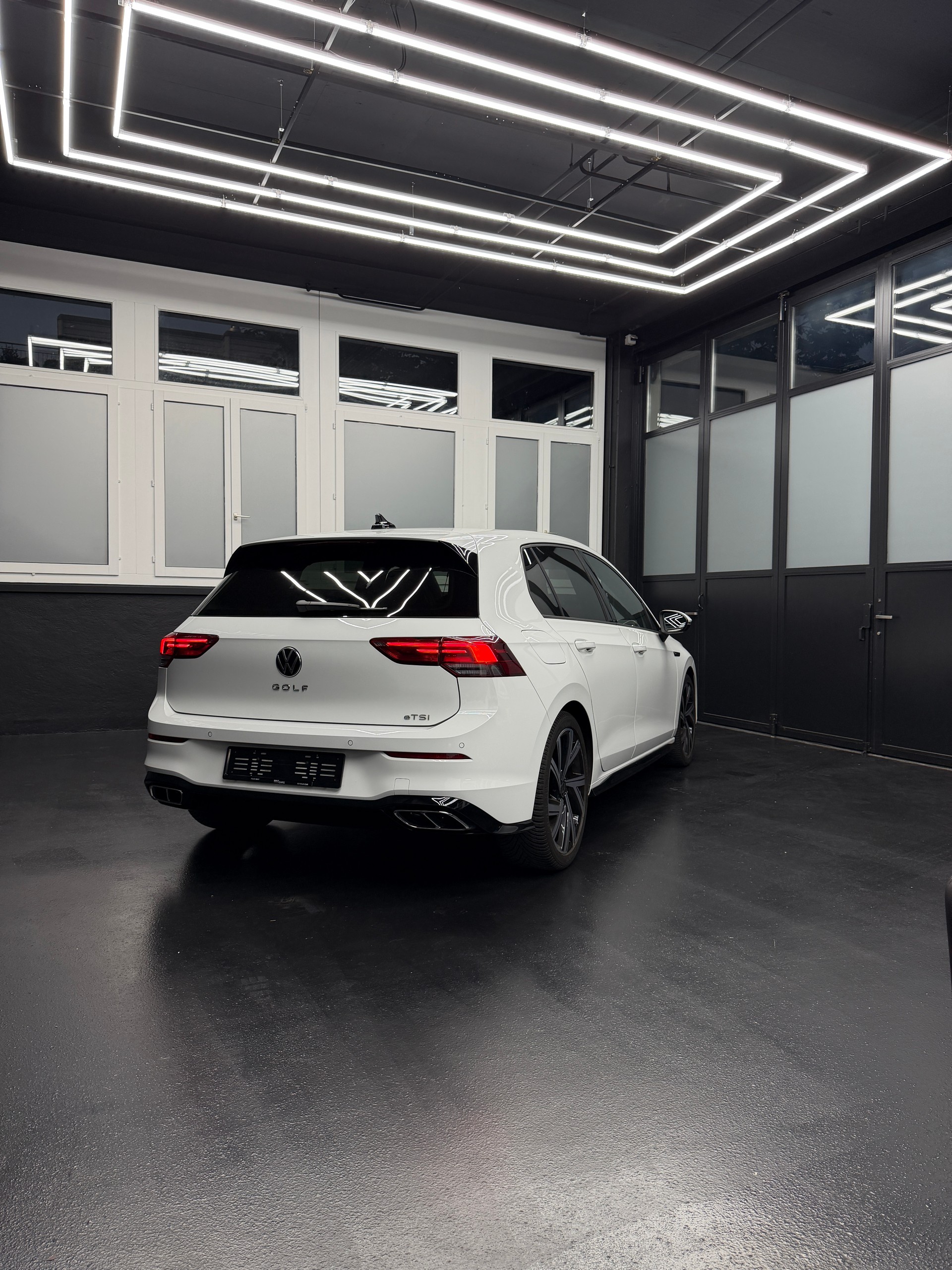 VW Golf 1.5 eTSI mHEV ACT R-Line DSG-image-4