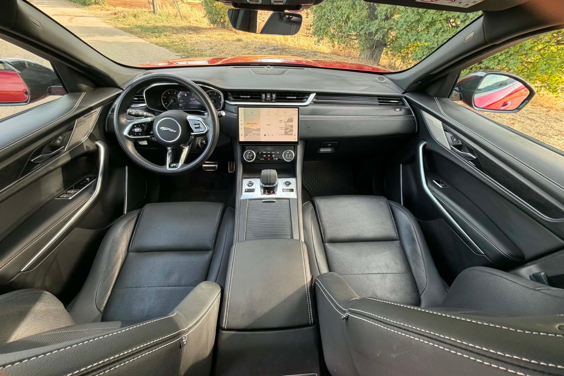 JAGUAR 2.0 I4 250 R-Dynamic Black AWD-image-2