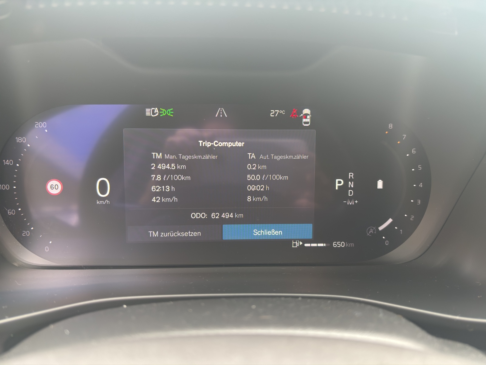 VOLVO XC40 2.0 B4 MH Plus Dark AWD-showroom-element-2