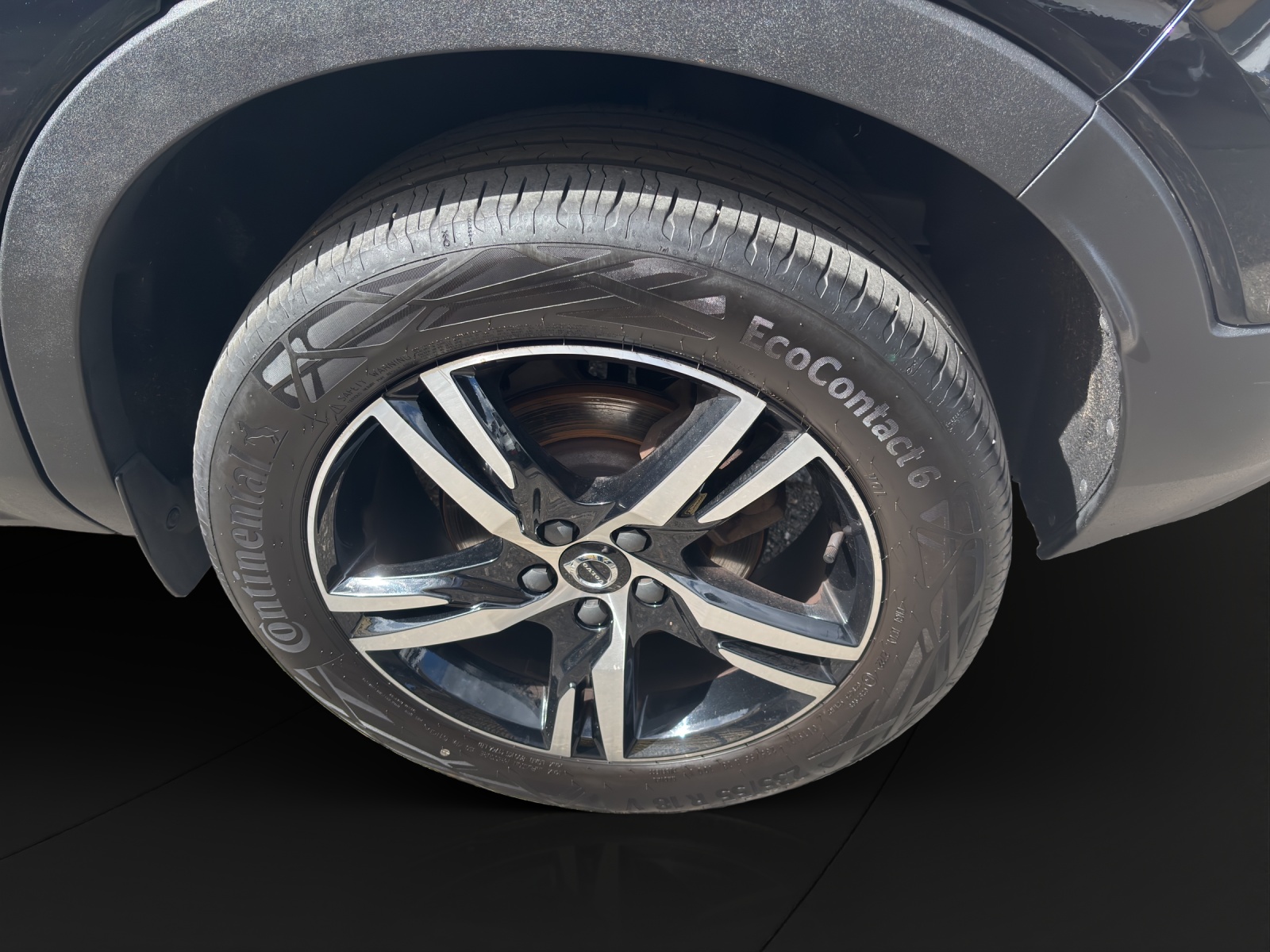 VOLVO XC40 2.0 B4 MH Plus Dark AWD-showroom-element-1