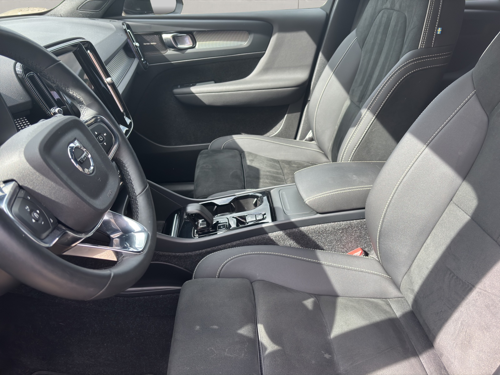 VOLVO XC40 2.0 B4 MH Plus Dark AWD-image-9