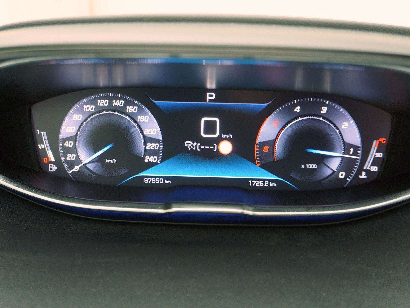 PEUGEOT 3008 1.5 BlueHDi GT Line-image-17
