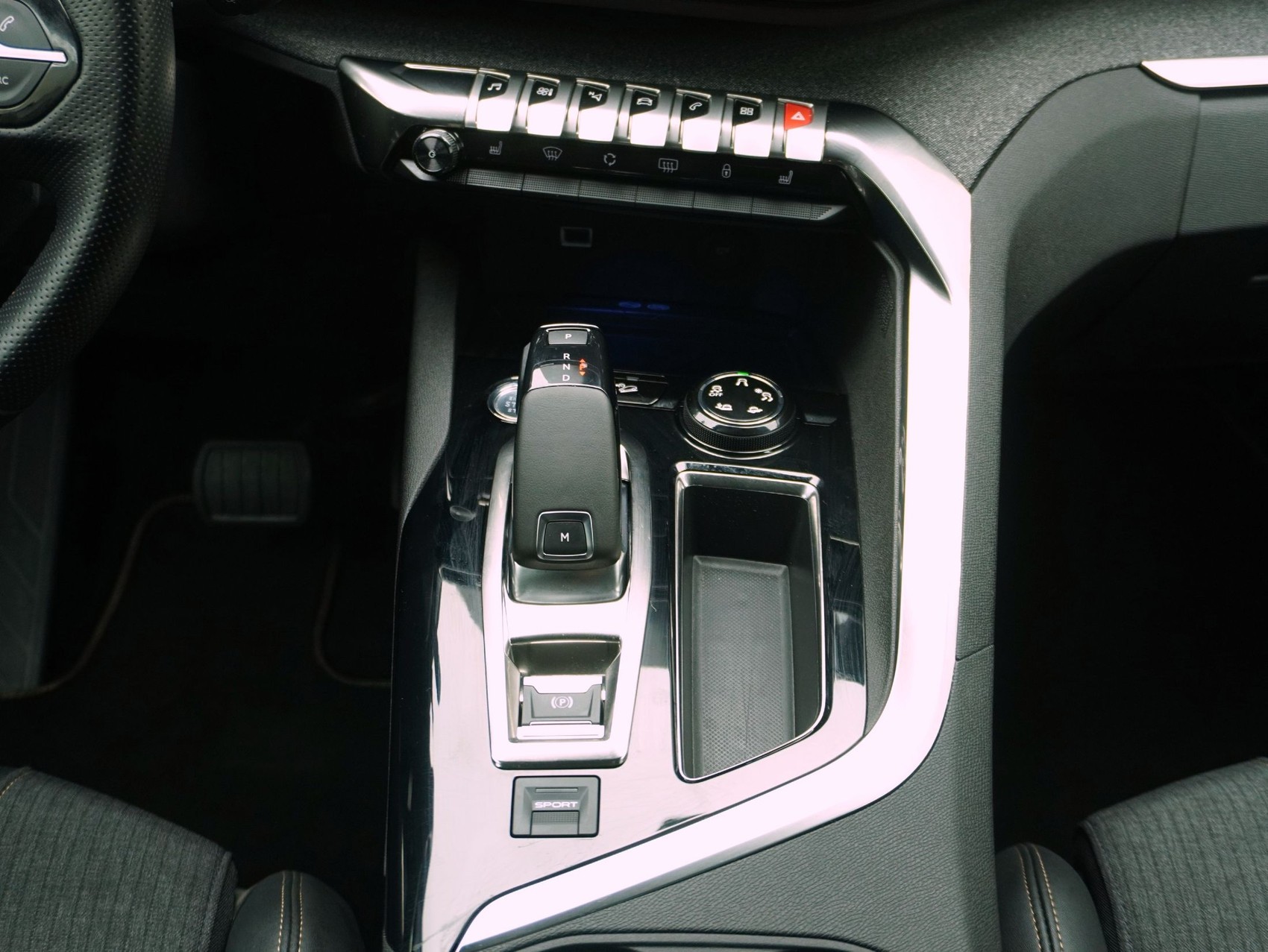 PEUGEOT 3008 1.5 BlueHDi GT Line-image-16