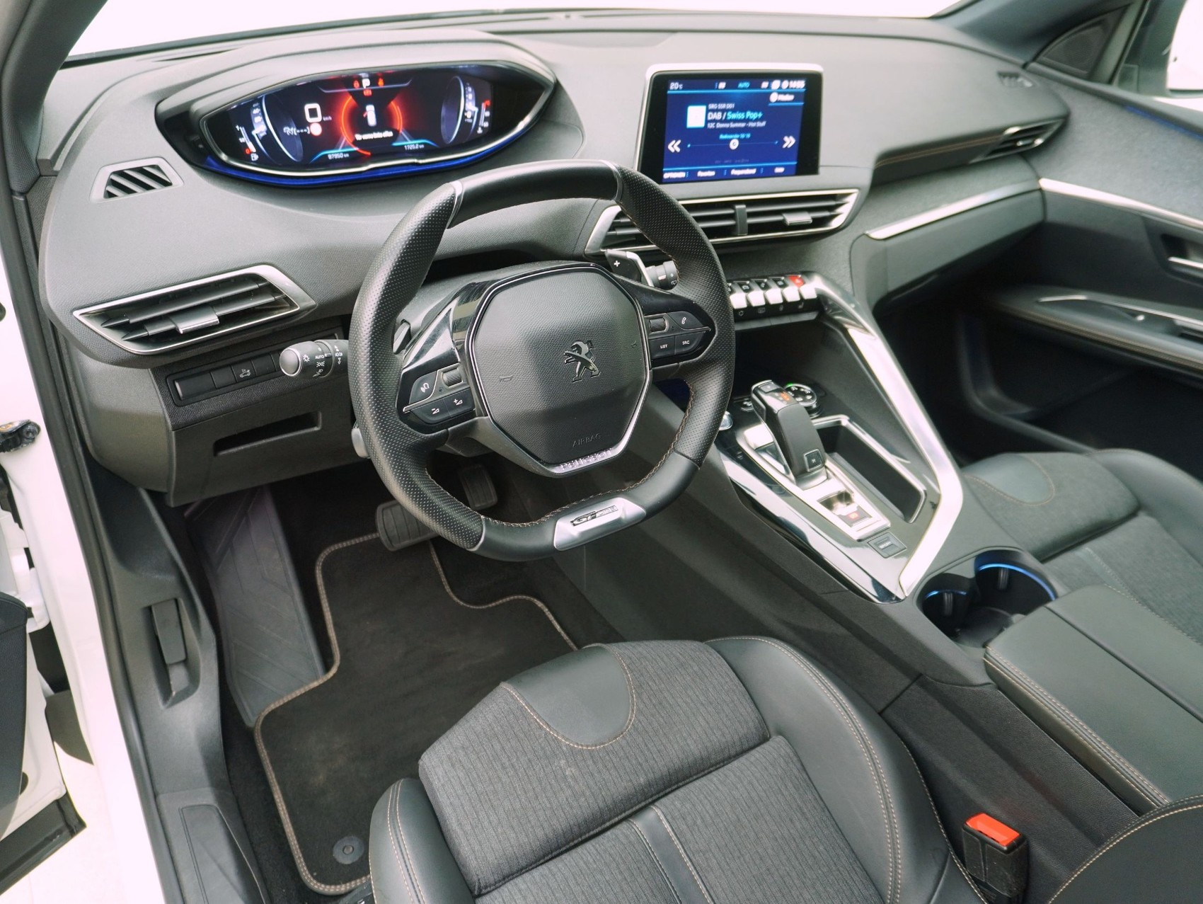 PEUGEOT 3008 1.5 BlueHDi GT Line-image-11