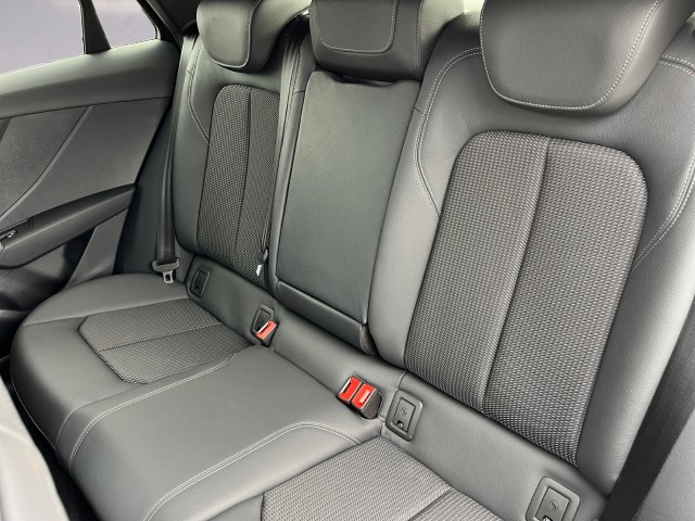 AUDI Q2 35 TFSI S line S-tronic-image-17