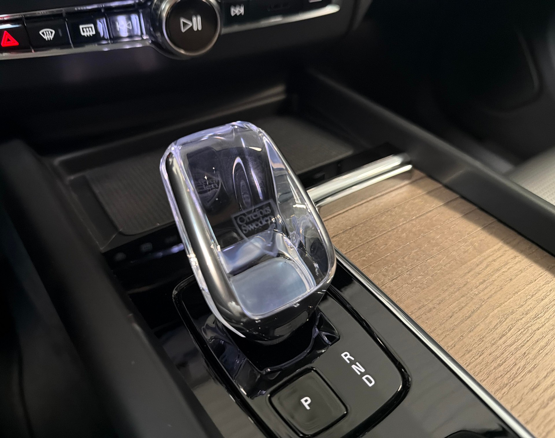 VOLVO XC60 2.0 B5 MH Plus Dark AWD-image-14