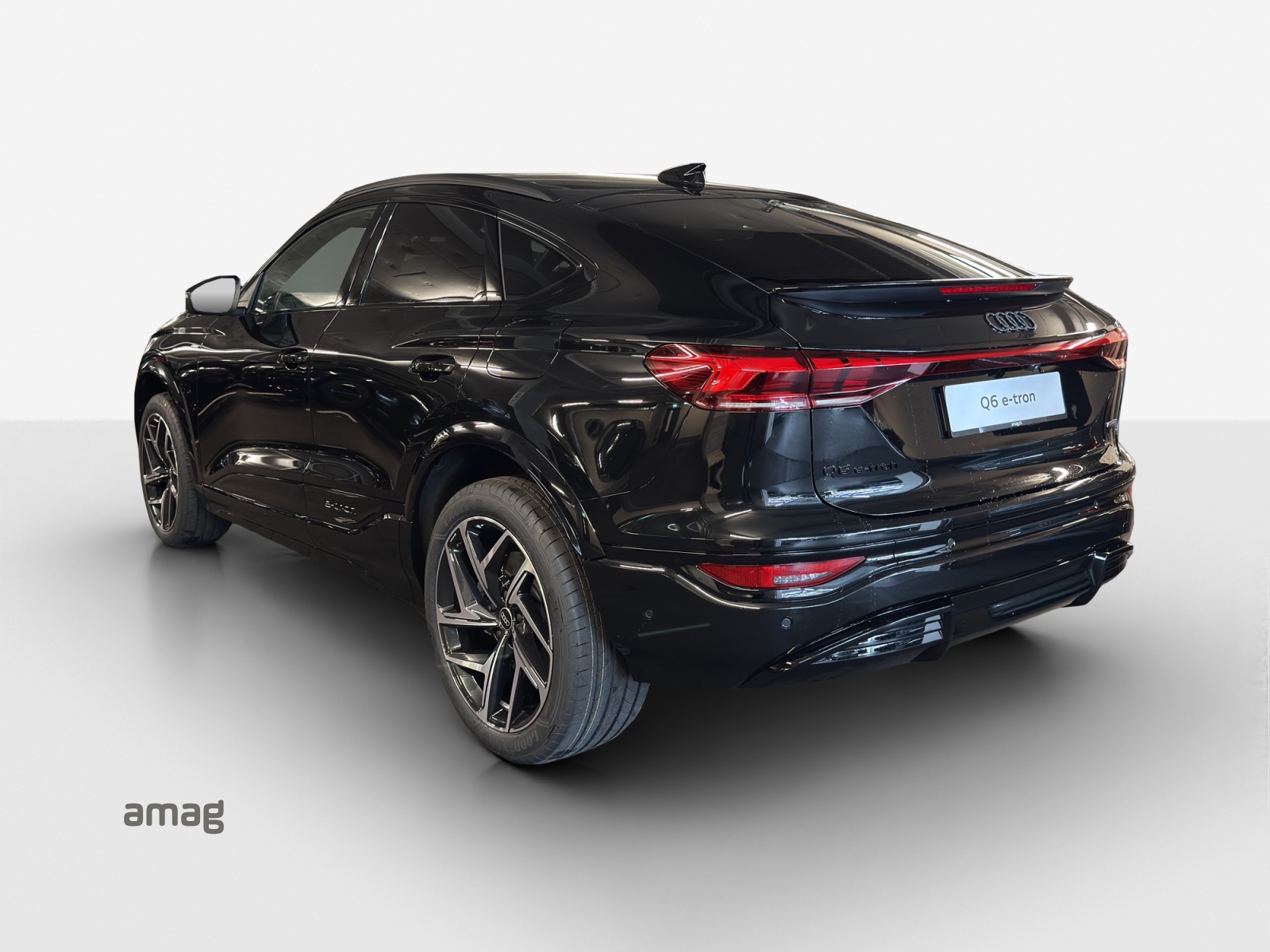 AUDI Q6 Sportback e-tron quattro-showroom-element-2