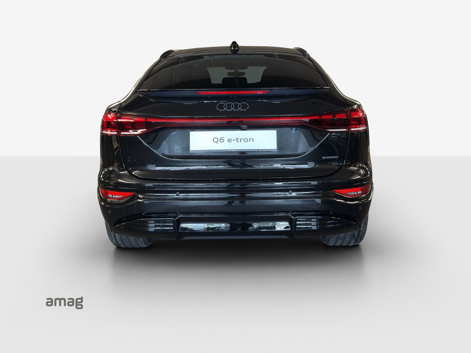 AUDI Q6 Sportback e-tron quattro-showroom-element-3