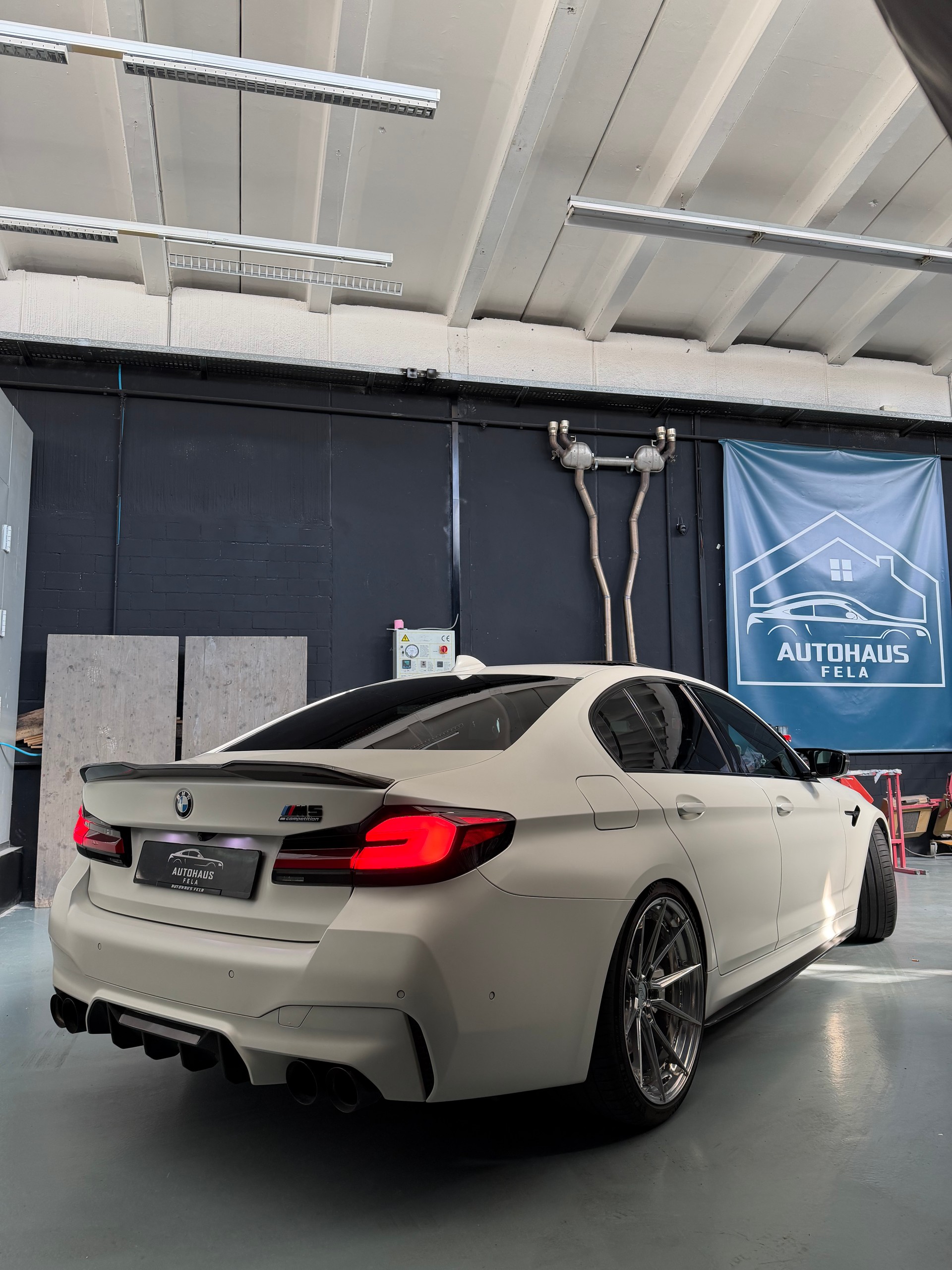 BMW M5-image-4