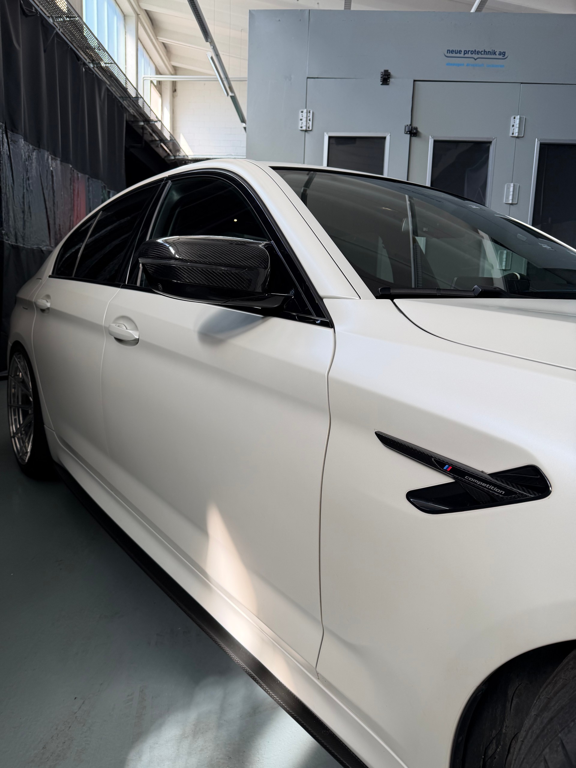 BMW M5-showroom-element-2