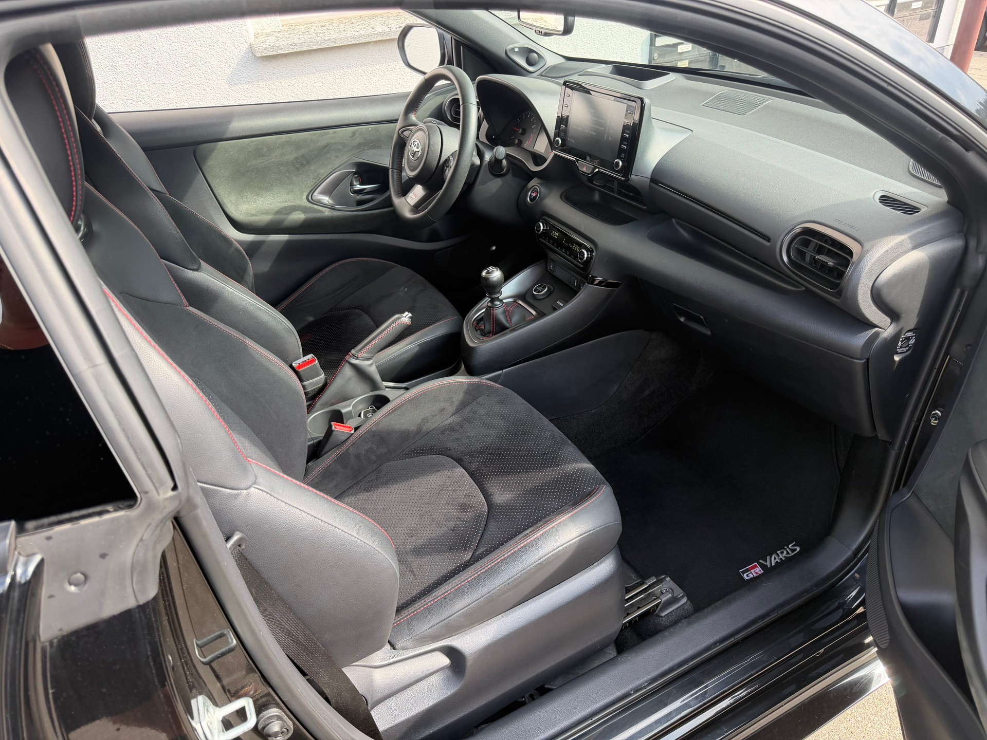TOYOTA Yaris 1.6 GR Sport-image-9