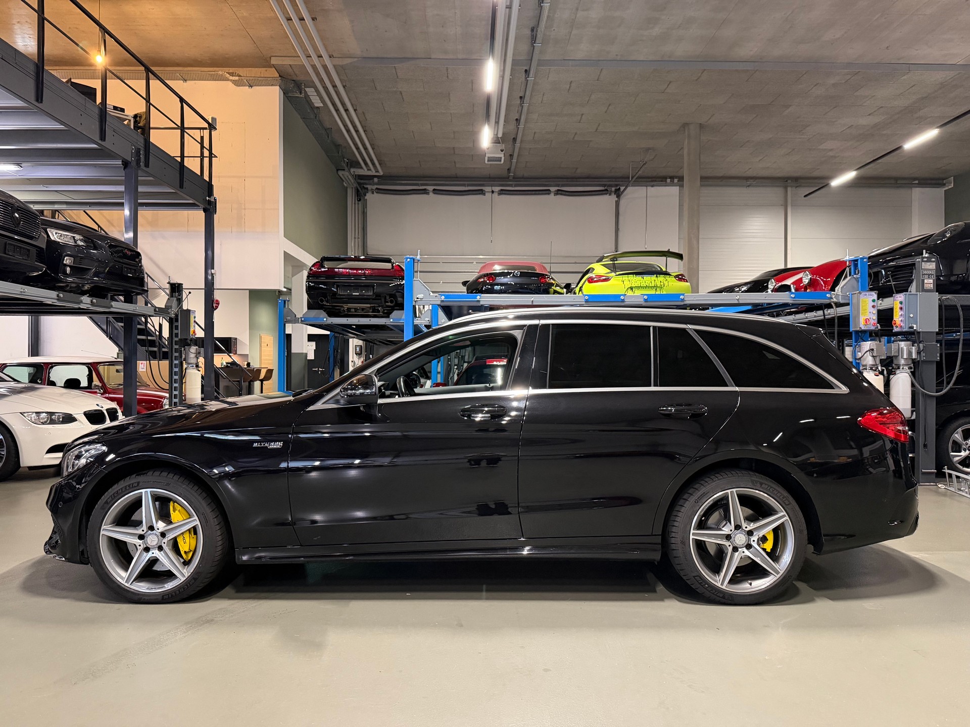 MERCEDES-BENZ C 400 AMG Line 4Matic 7G-Tronic *CH VHC*-showroom-element-1