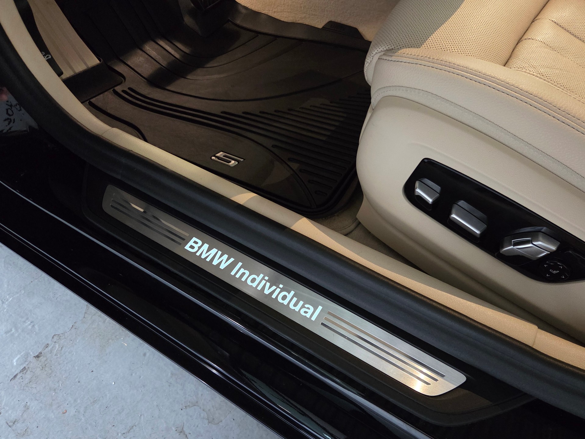BMW 540d xDrive Touring Individual-image-24