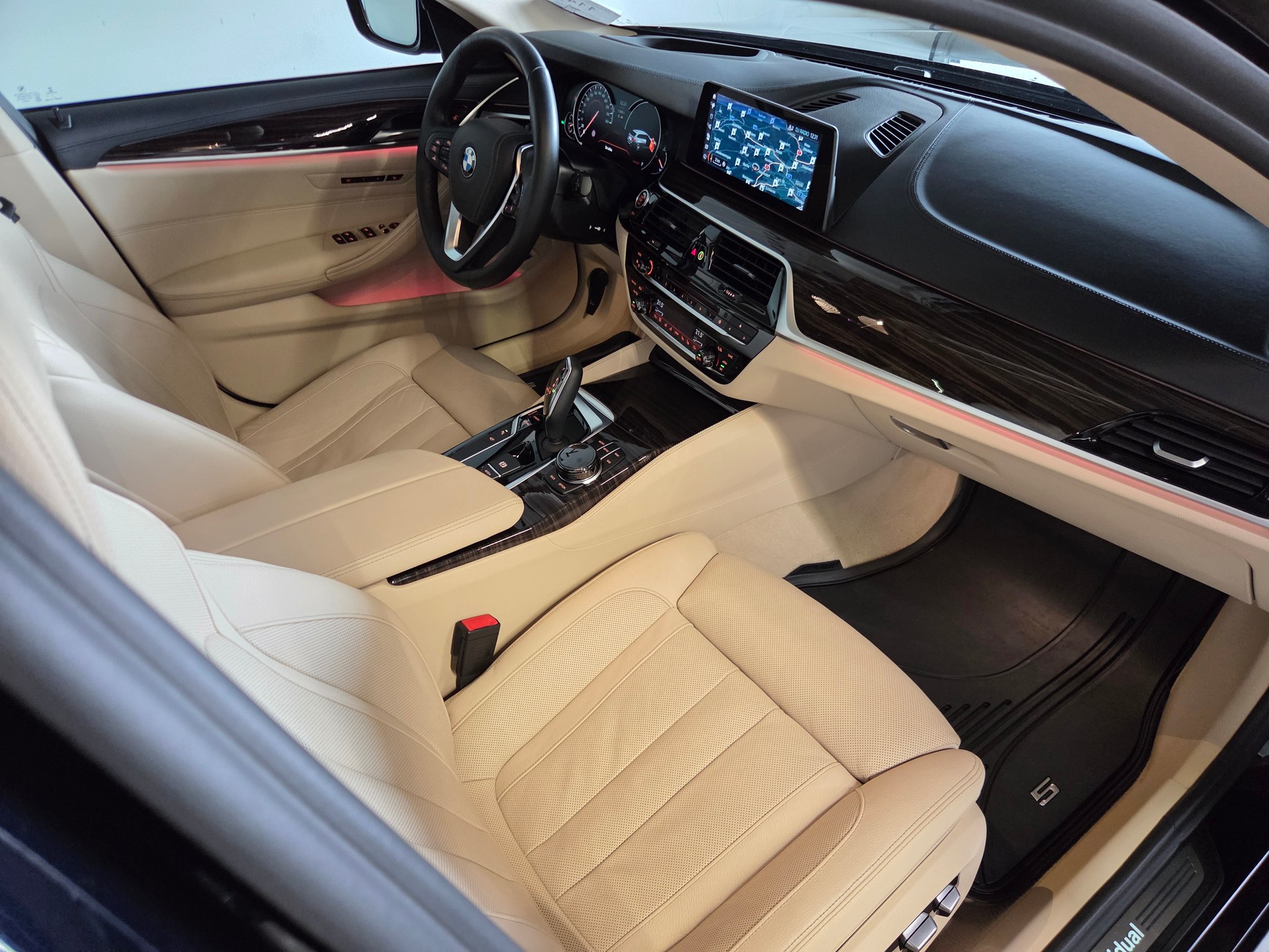 BMW 540d xDrive Touring Individual-image-15
