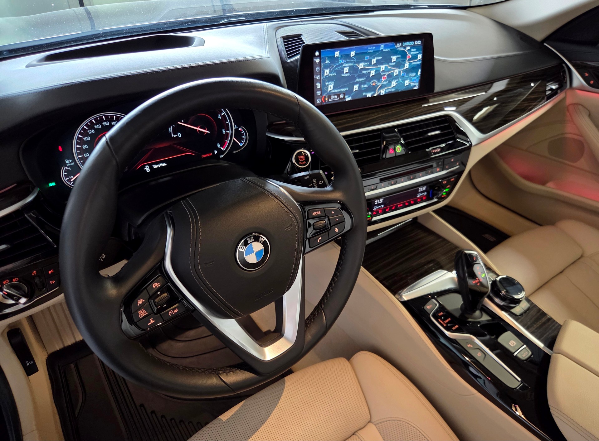 BMW 540d xDrive Touring Individual-image-18