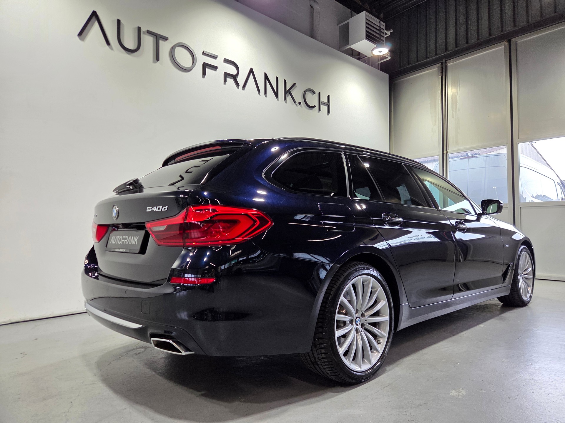 BMW 540d xDrive Touring Individual-image-7